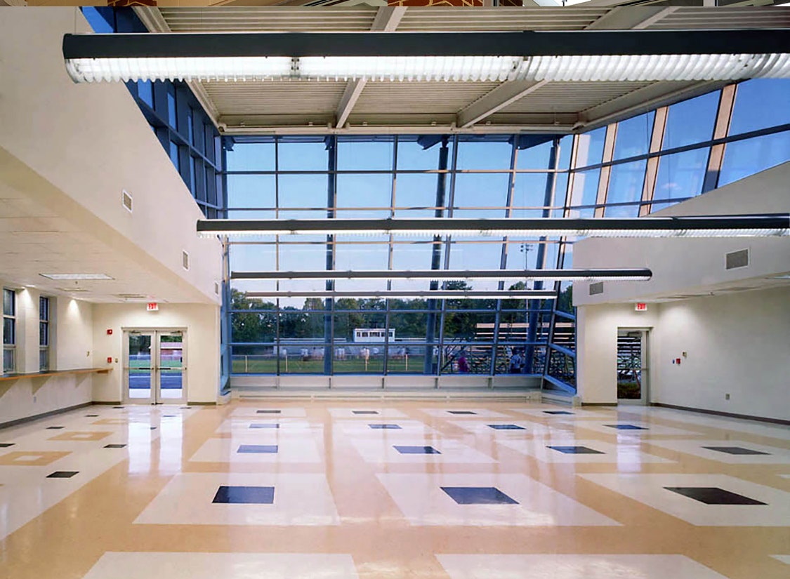 A spacious new entrance and lobby at the rear of the school replaces the previous narrow, remote and difficult-to-supervise student entry through a stairwell. In addition to accommodating students on a daily basis, the new lobby provides generous public access for assemblies and events in the new commons as well as the gymnasium. 